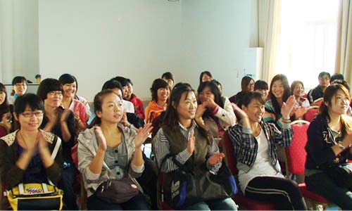 1大家在快樂(lè)的氛圍中開始了一天緊張的拓展培訓(xùn)